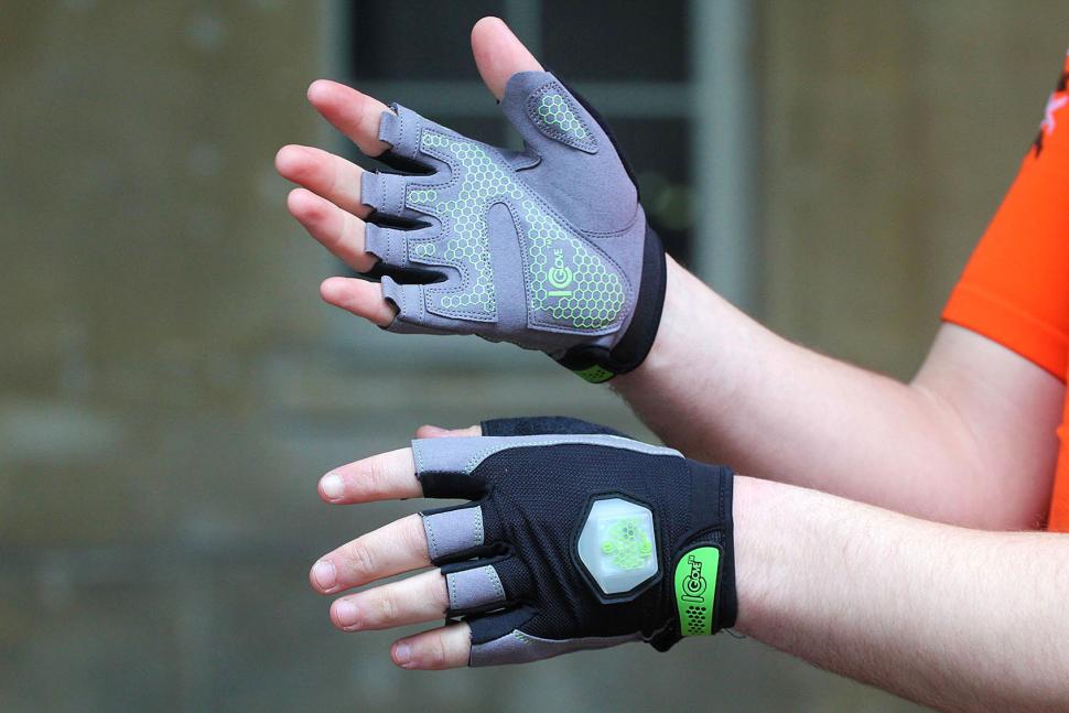 Review ICGlove Indicating Cycling Gloves road.cc